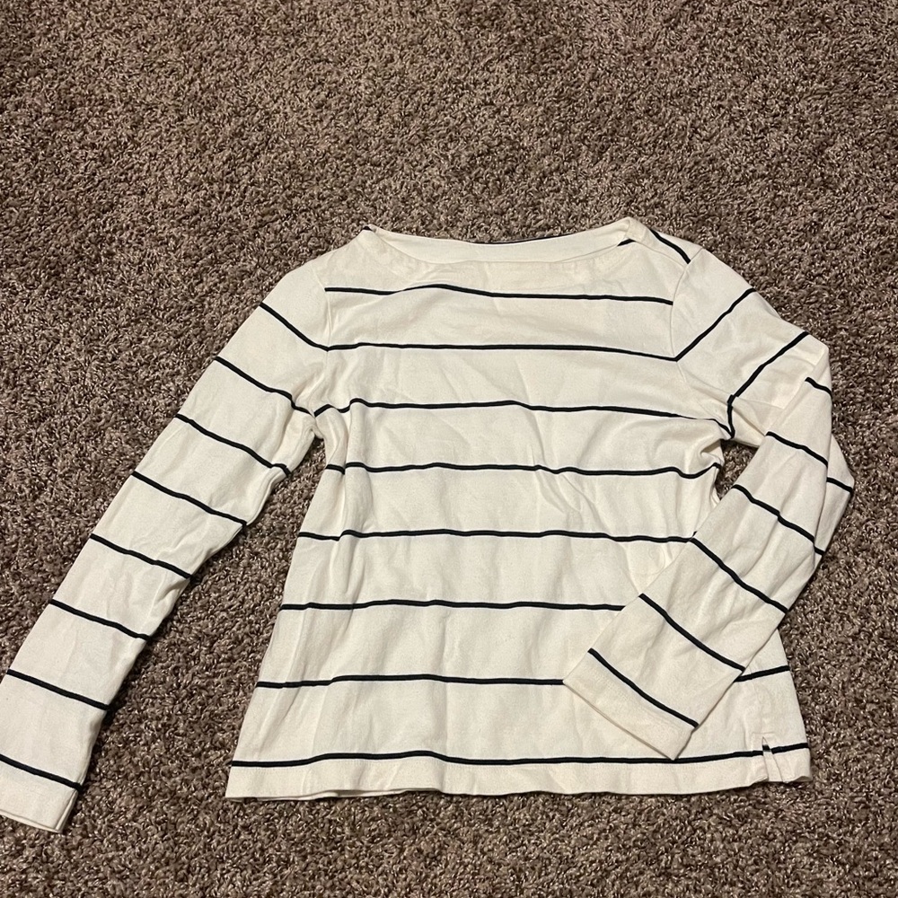 🖤Uniqlo White and Black Striped Top🖤
